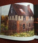 Gimtųjų vietų istorinis XVIII amžiaus Prienų popieriaus dirbtuvių pastatas, iš kurio, kaip teigiama, žymėtą popierių pirko pati Anglijos karalienė